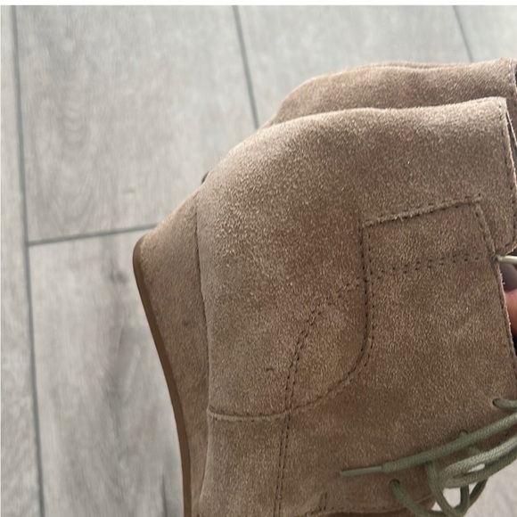 NINE West nude suede lace up wedge bootie size 8.5 - Picture 5 of 10